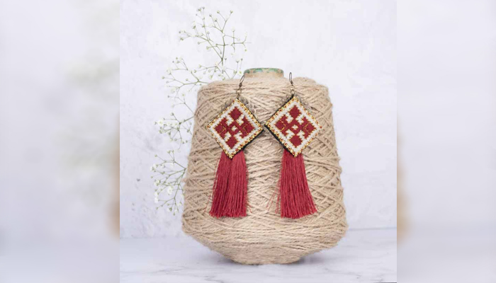 انواع گوشواره دستدوزی شده