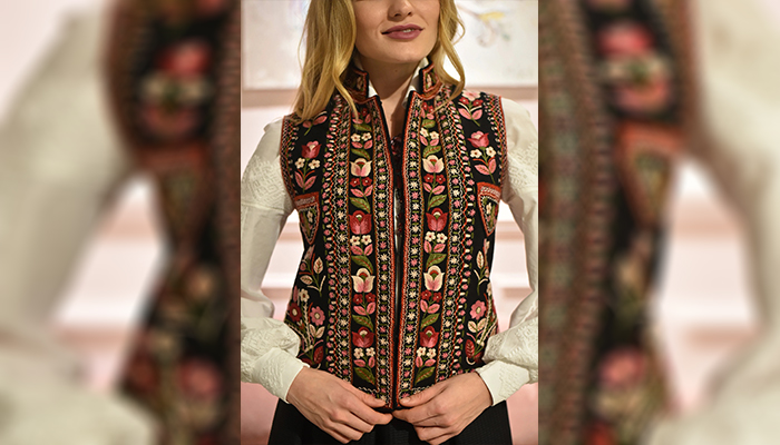 جلیقه سوزن دوزی