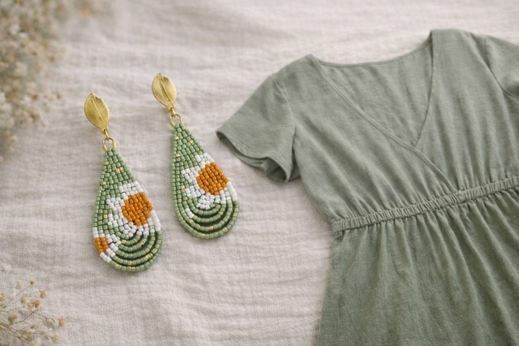 ست کردن گوشواره دست‌دوز با استایل‌ها