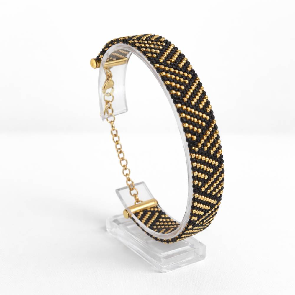 دستبند منجوقی زنانه مدل زر موج با منجوق میوکی اصل و قفل طوطی استیل رنگ ثابت