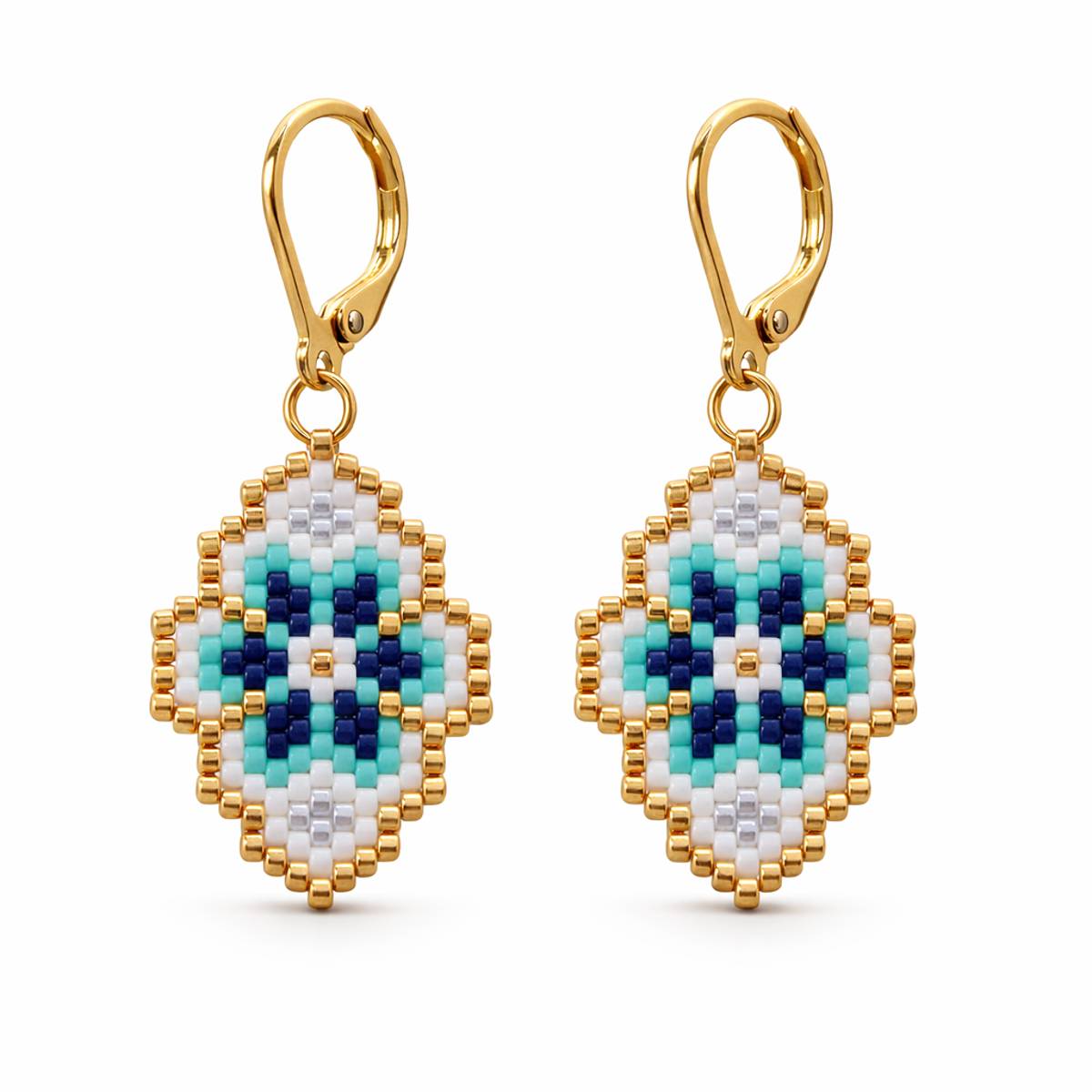 گوشواره منجوق بافت مدل نقش فیروزه با پایه چفتی استیل رنگ ثابت و منجوق میوکی اصل دست‌ساز برند تک آرینا