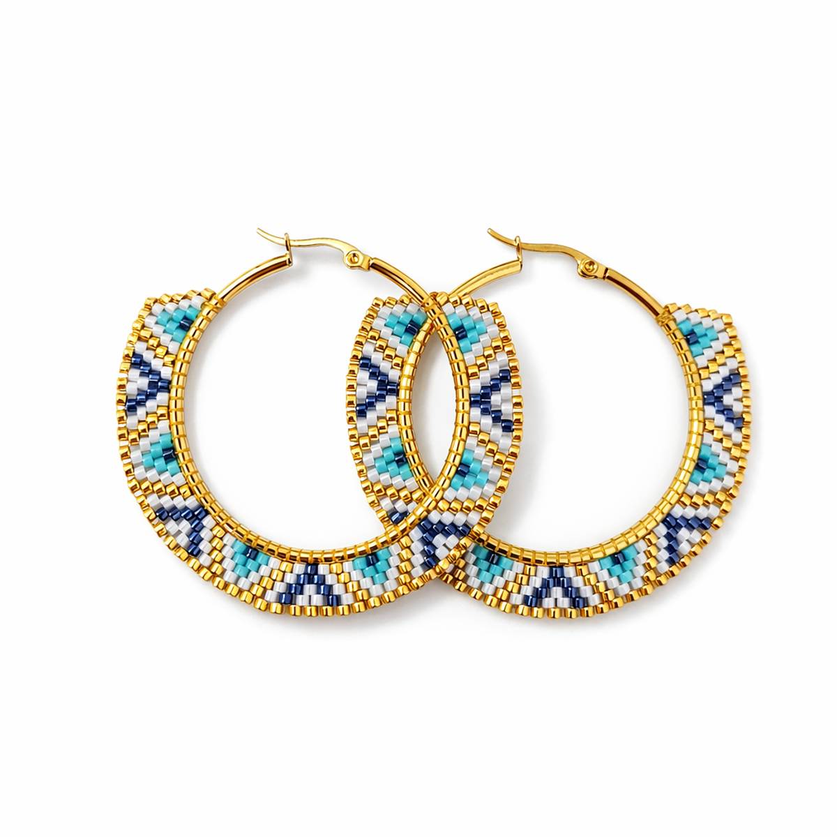 گوشواره حلقه‌ای منجوق بافت مدل نگین دریا با منجوق میوکی اصل و حلقه استیل رنگ ثابت دست‌ساز برند تک آرینا