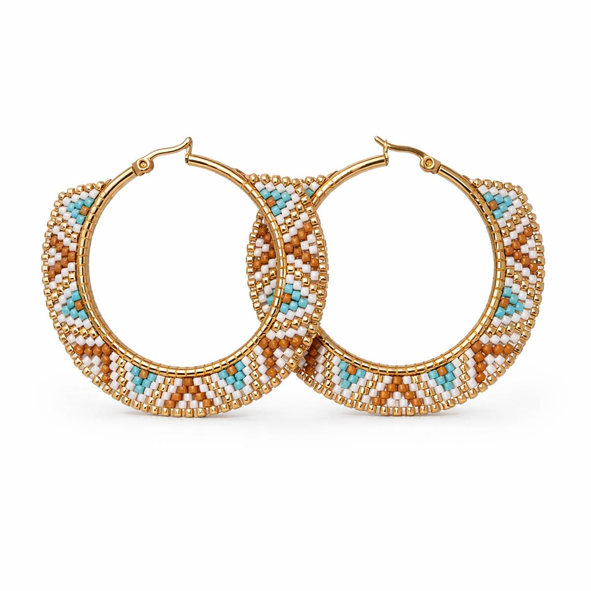 گوشواره حلقه‌ای منجوق بافت مدل نگین کویر با منجوق میوکی اصل و حلقه استیل رنگ ثابت دست‌ساز برند تک آرینا