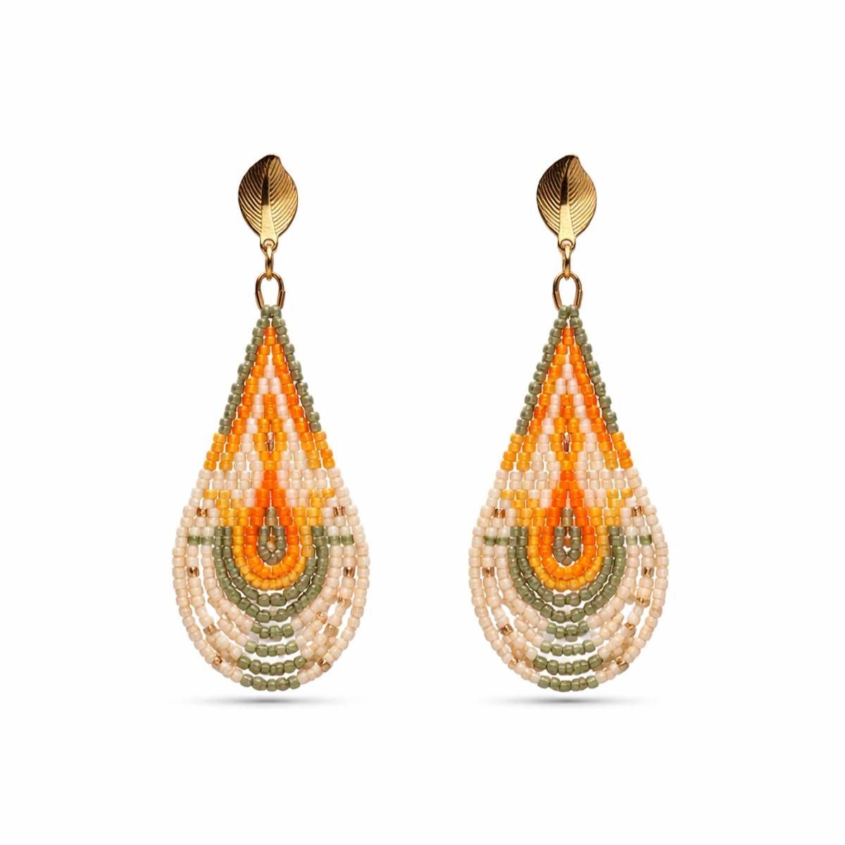 گوشواره میخی منجوق بافت مدل طلوع نارنجی دست‌ساز با منجوق میوکی اصل و یراق استیل رنگ ثابت برند تک آرینا