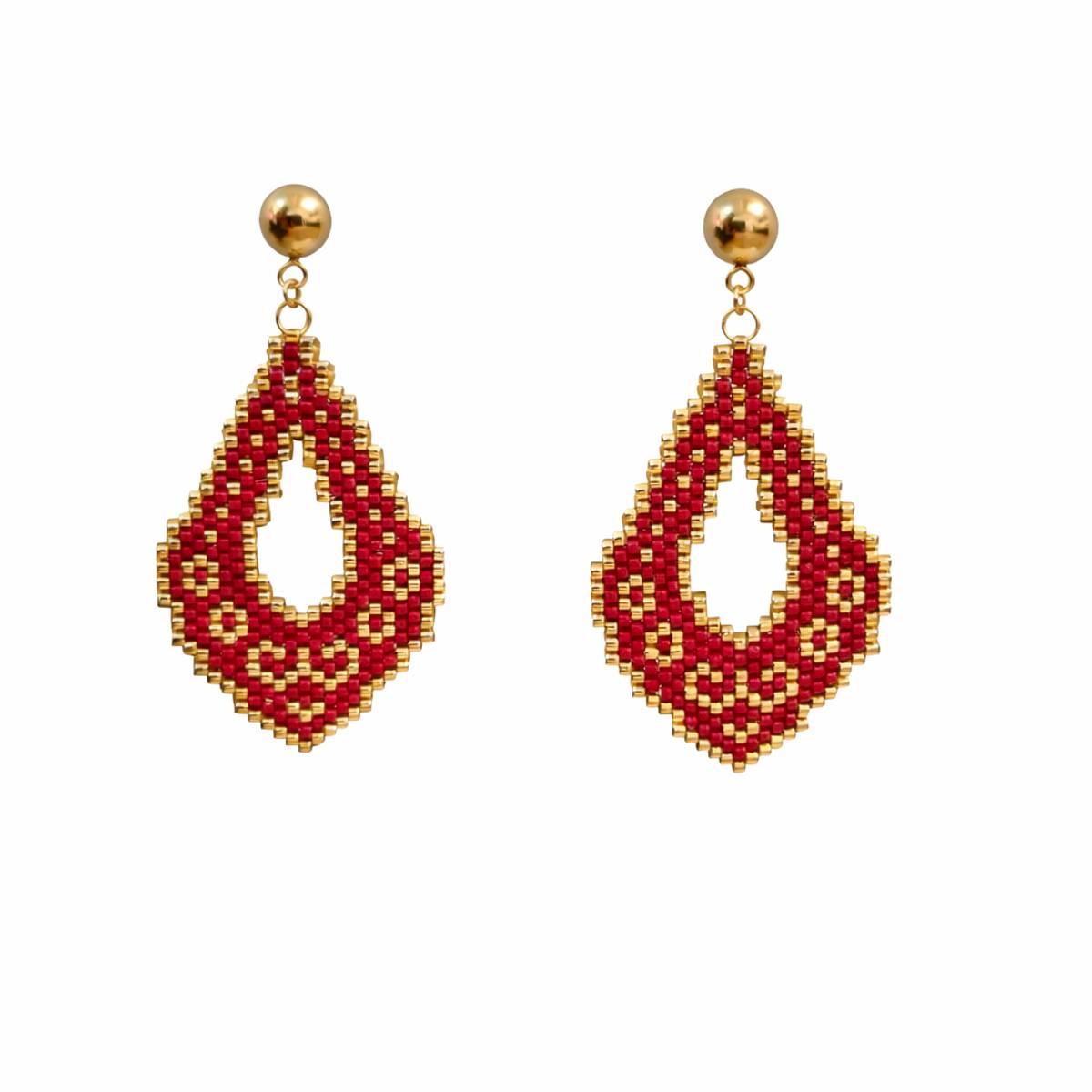 گوشواره میخی منجوق بافت مدل زرین‌سر دست‌ساز با منجوق میوکی اصل و یراق استیل رنگ ثابت برند تک آرینا