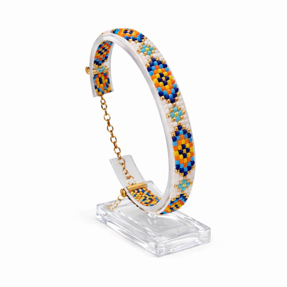 سوالات متداول (FAQ) 1️⃣ آیا قفل و زنجیر تغییر رنگ می‌دهد؟ خیر، قطعات این مدل از استیل رنگ ثابت ساخته شده و در استفاده معمول تغییر رنگ نمی‌دهد. 2️⃣ آیا سایز دستبند قابل تنظیم است؟ بله، این مدل دارای زنجیر اضافه بوده و به‌راحتی برای سایزهای مختلف مچ دست تنظیم می‌شود. 3️⃣ این دستبند مناسب چه استایلی است؟ مدل نقش پلنگ برای استایل‌های روزمره، کژوال و حتی استایل‌های پاییزی بسیار مناسب است.